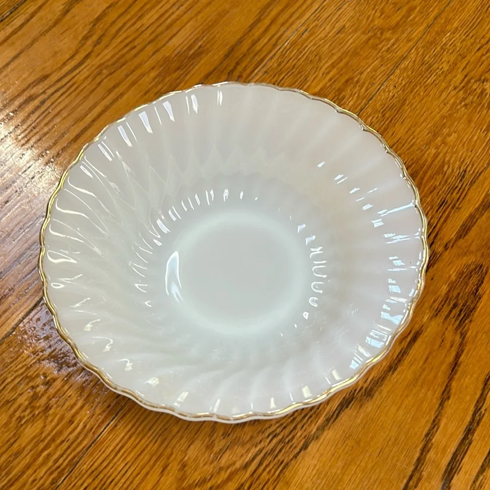 Anchor Hocking white swirl pattern serving bowl with gold trim. Vintage.
